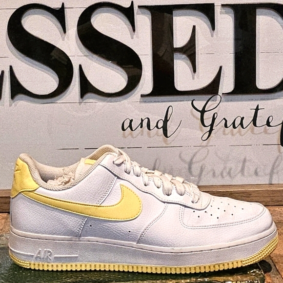 Nike Air Force 1 Low '07 Yellow White Wmns Sz 12 | Mns 10.5 #H0287-106 - Picture 1 of 8